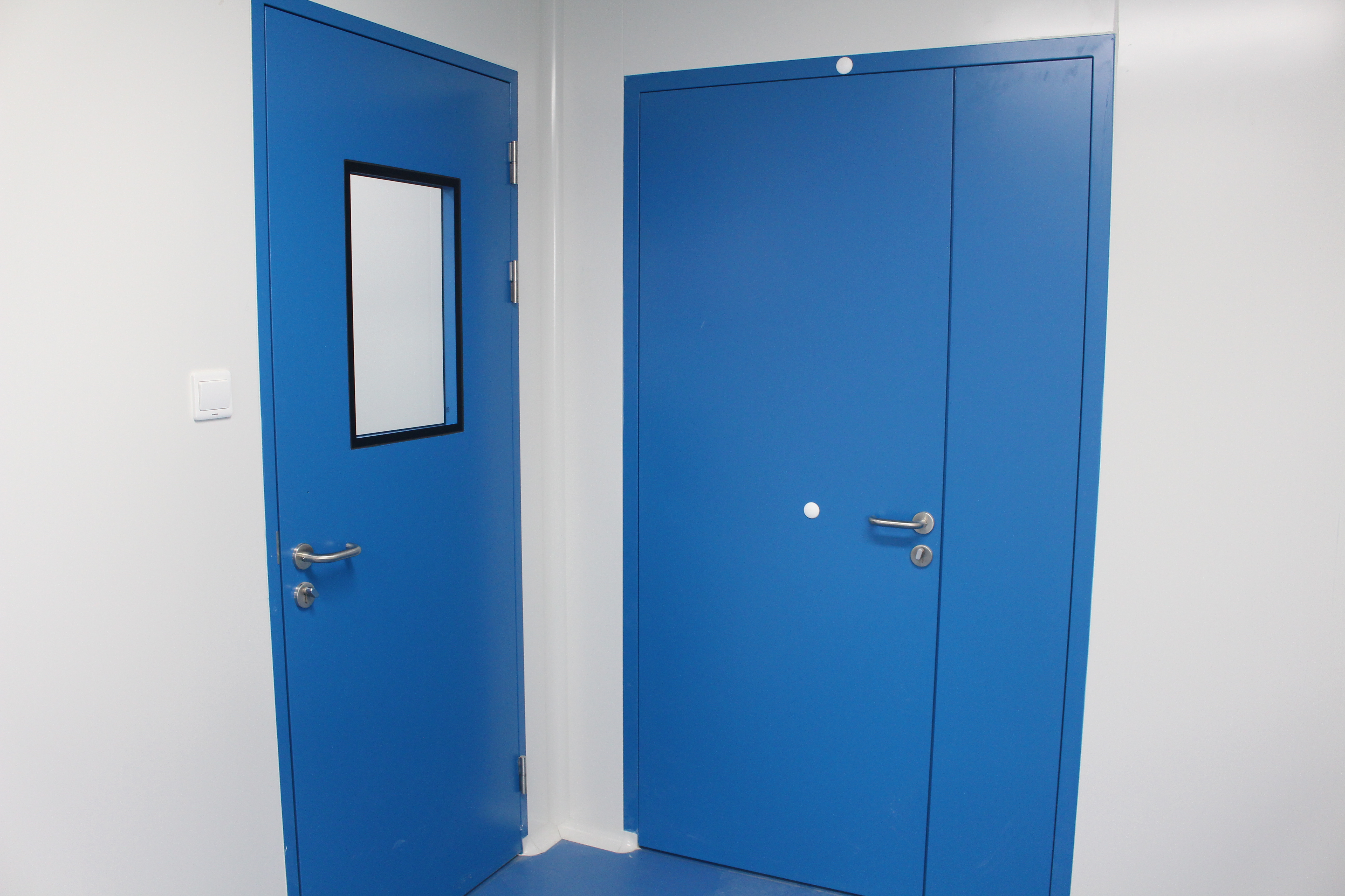 净化钢制门的两种安装方式